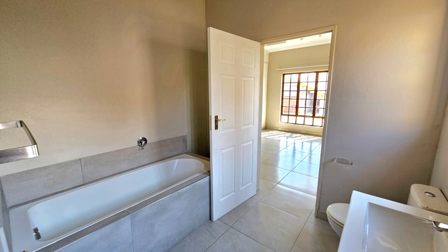 To Let 3 Bedroom Property for Rent in Meerhof North West